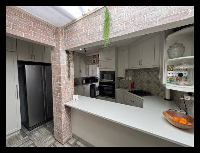 4 BEDROOM CLUSTER FOR SALE IN GLEN MARAIS